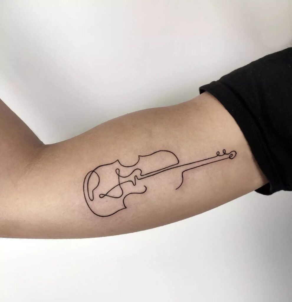 Tatuaggio a linea singola con violino