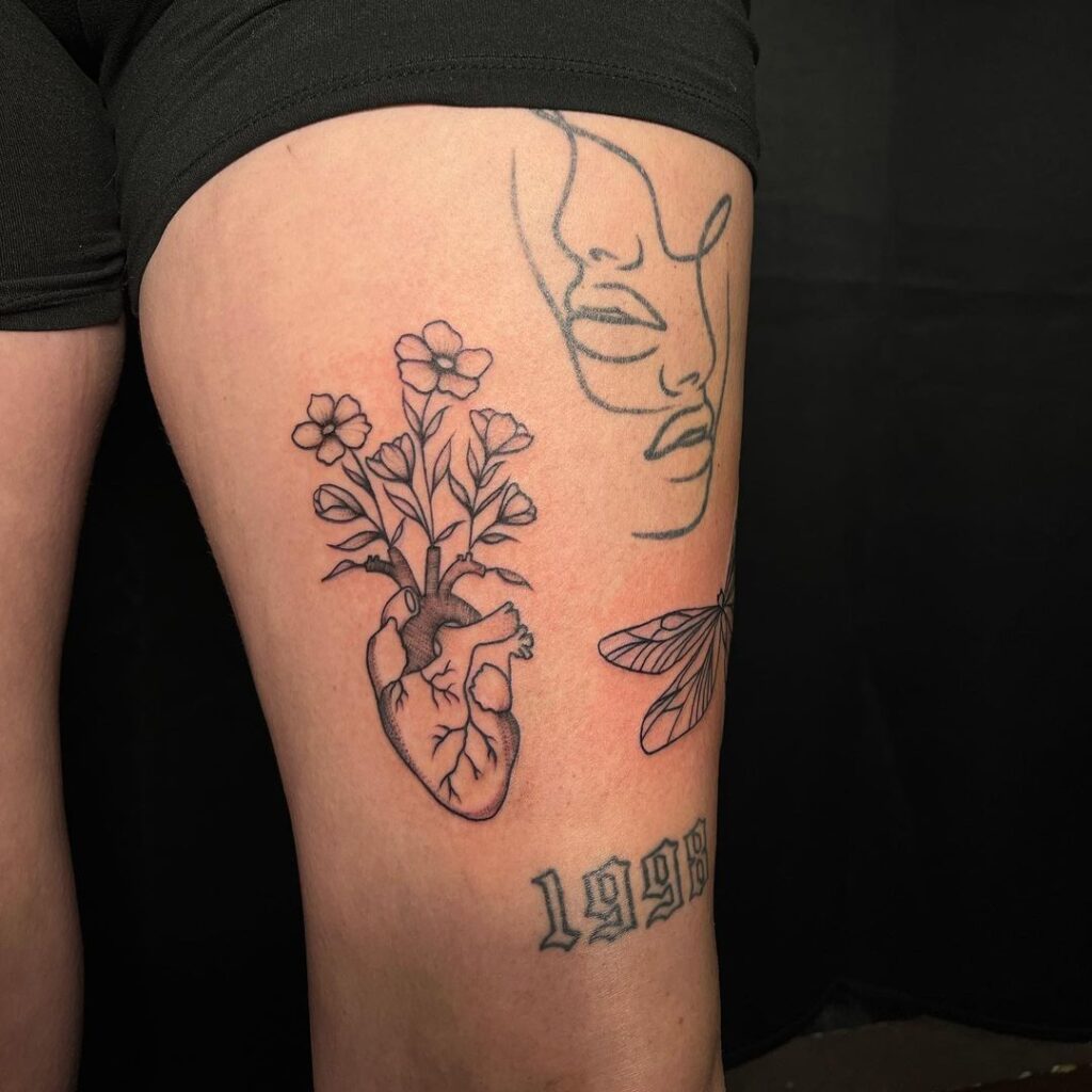 tatuaggio astratto a mezza manica sulla gamba