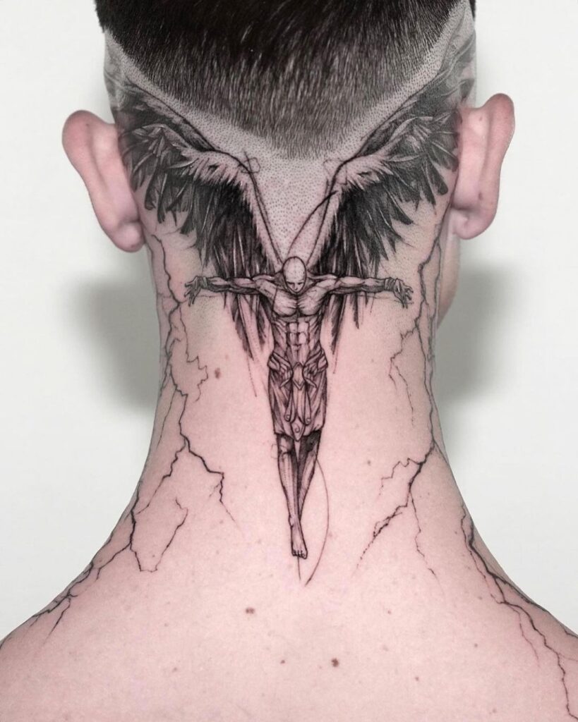 tatuaggio angelo sul collo