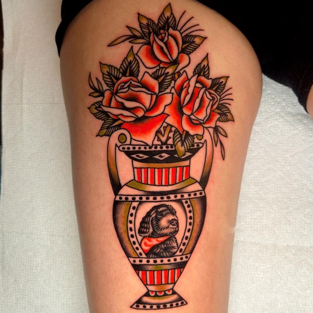 jarron antiguo con flores vintage tattoo