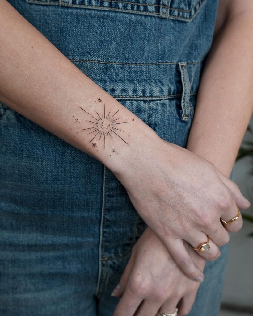 tatuaggio da polso celeste