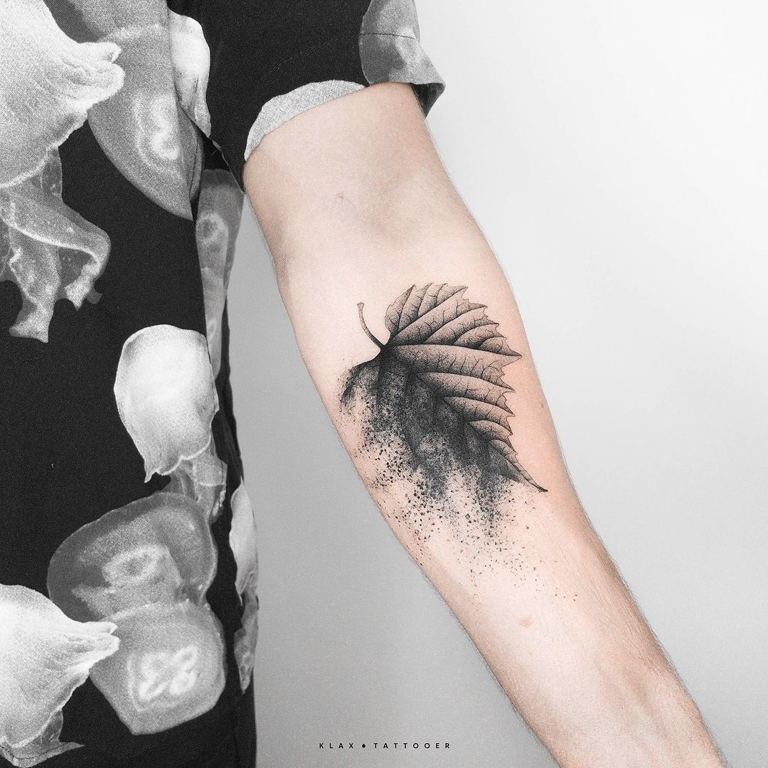 tatuagem de folha fixe