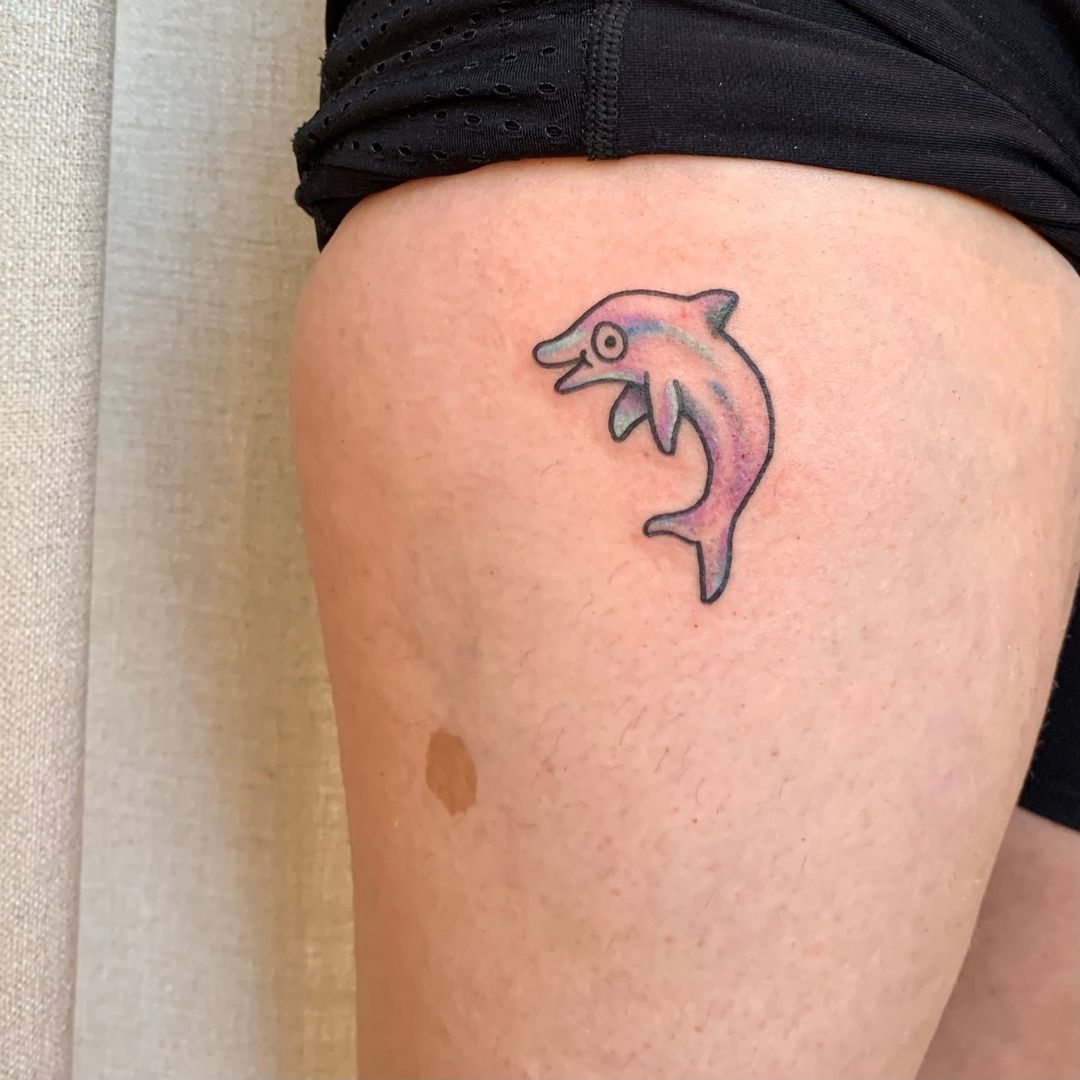 tatuaggio di un piccolo delfino