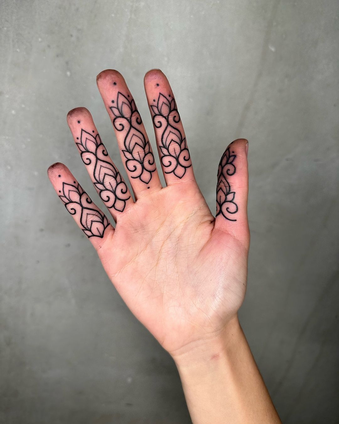 finger ornaments