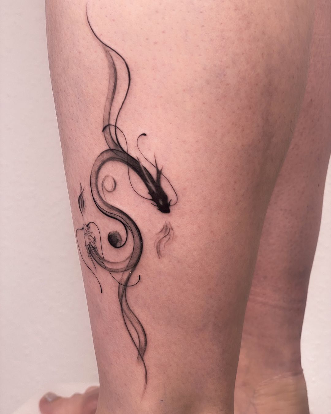 flowy yin yang leg tattoo