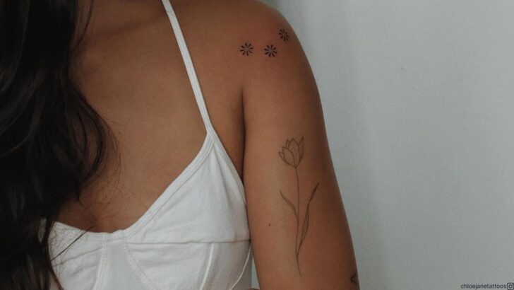 21 idee di tatuaggi minimalisti per un design semplice, preciso e fresco.
