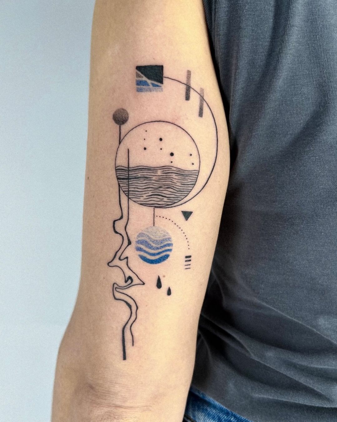 tatuaje de vibraciones de mar y agua