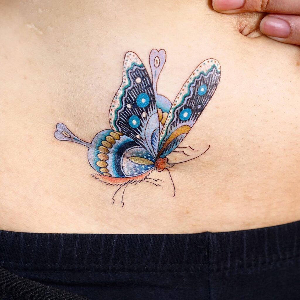 diseño de tatuaje de mariposa vintage