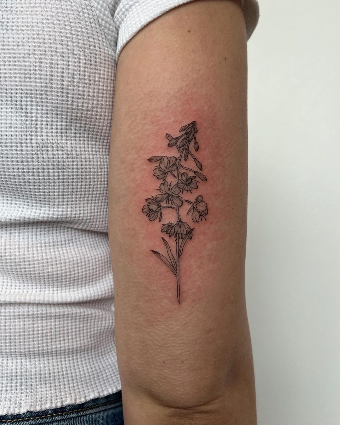 tatuaggio con fiori selvatici