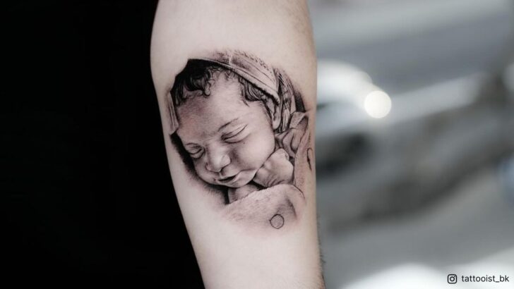 20 idee di tatuaggio del primo figlio per le mamme per celebrare i loro neonati.