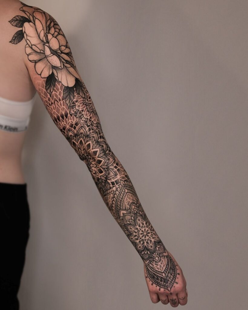 Manga de tatuagem Mandala Dot Work