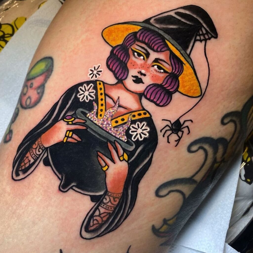 Colorido tatuaje de bruja