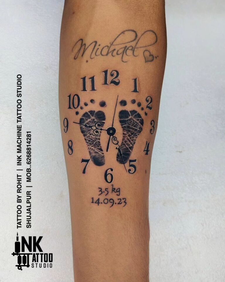 Tatuaje de las huellas de un bebé