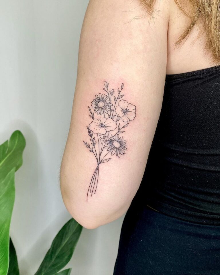 Tatuagem de flores de nascimento