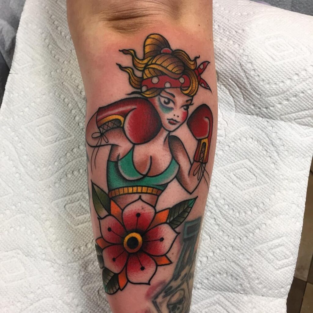 Tatuaje de mujer boxeadora