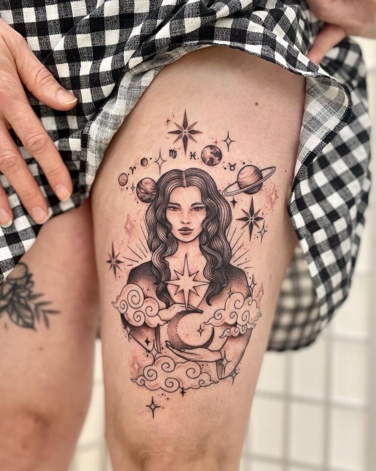 Tatuaje de inspiración celestial