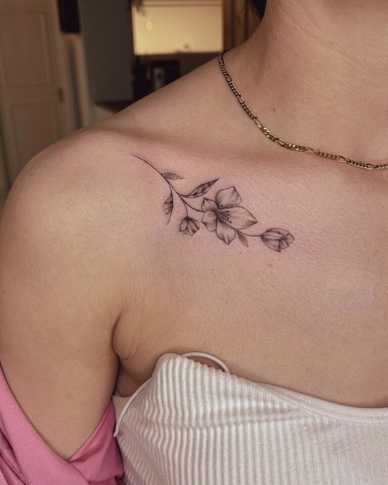 Tatuaggio della clavicola