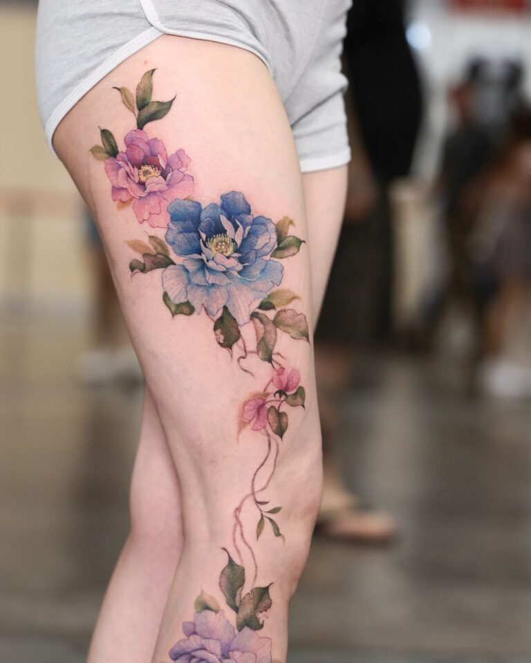 Tatuaje de flores femeninas