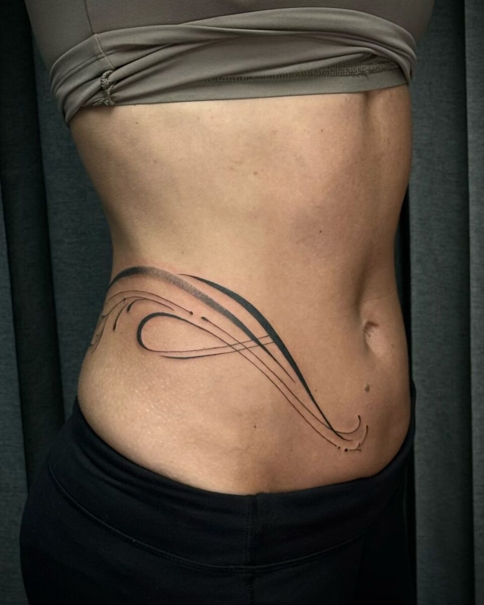 24 Incredible Hip Tattoo Designs You'll Want To Ink Instantly