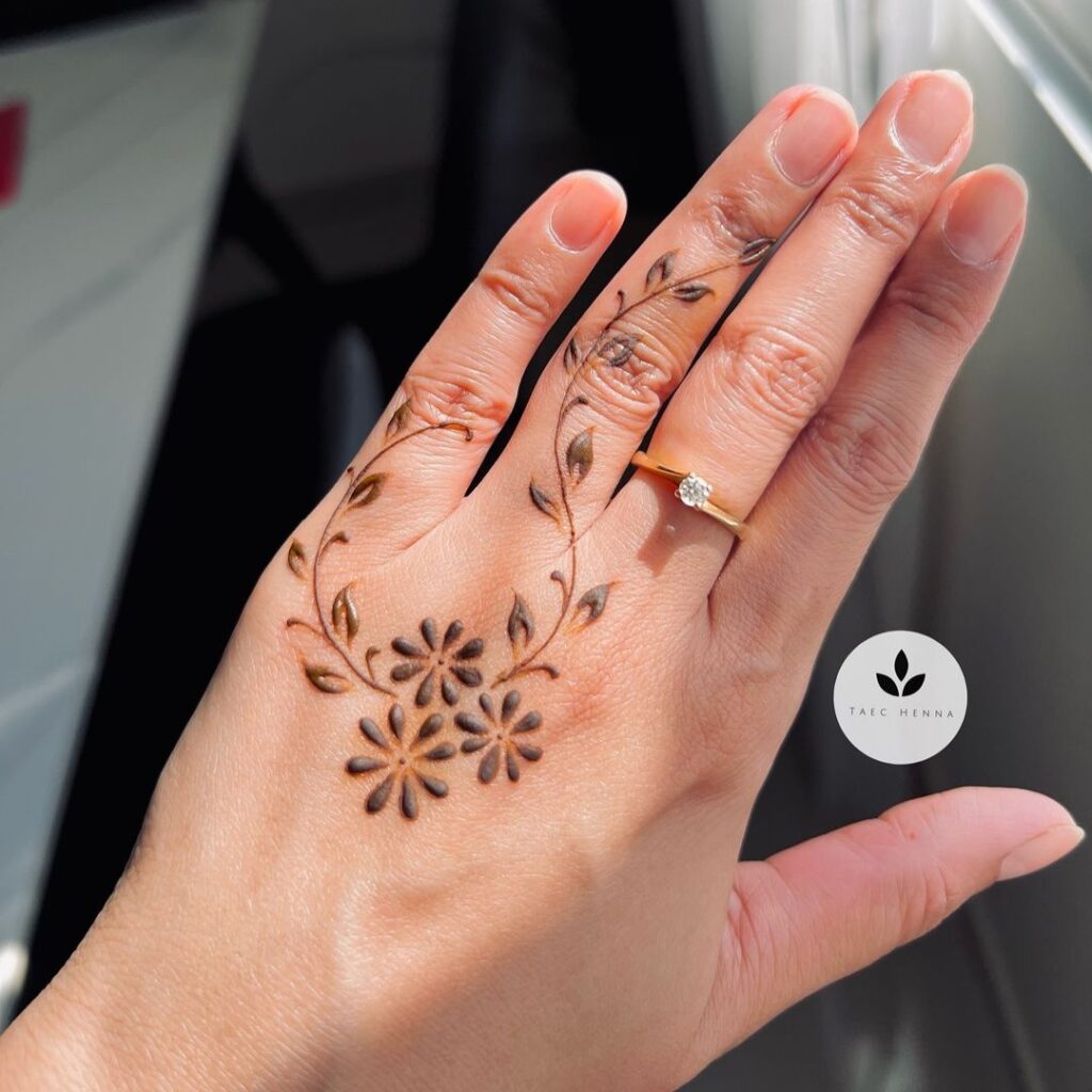 Tinta de henna floral