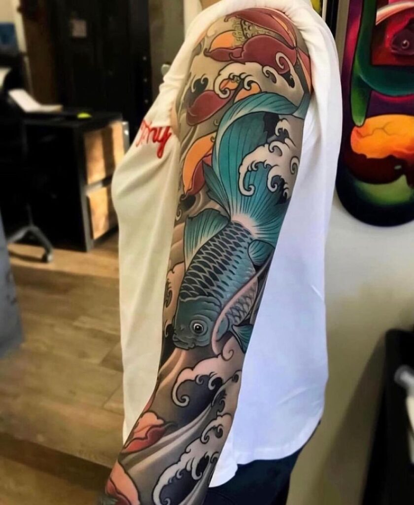 Tatuaggio a manica di pesce Koi