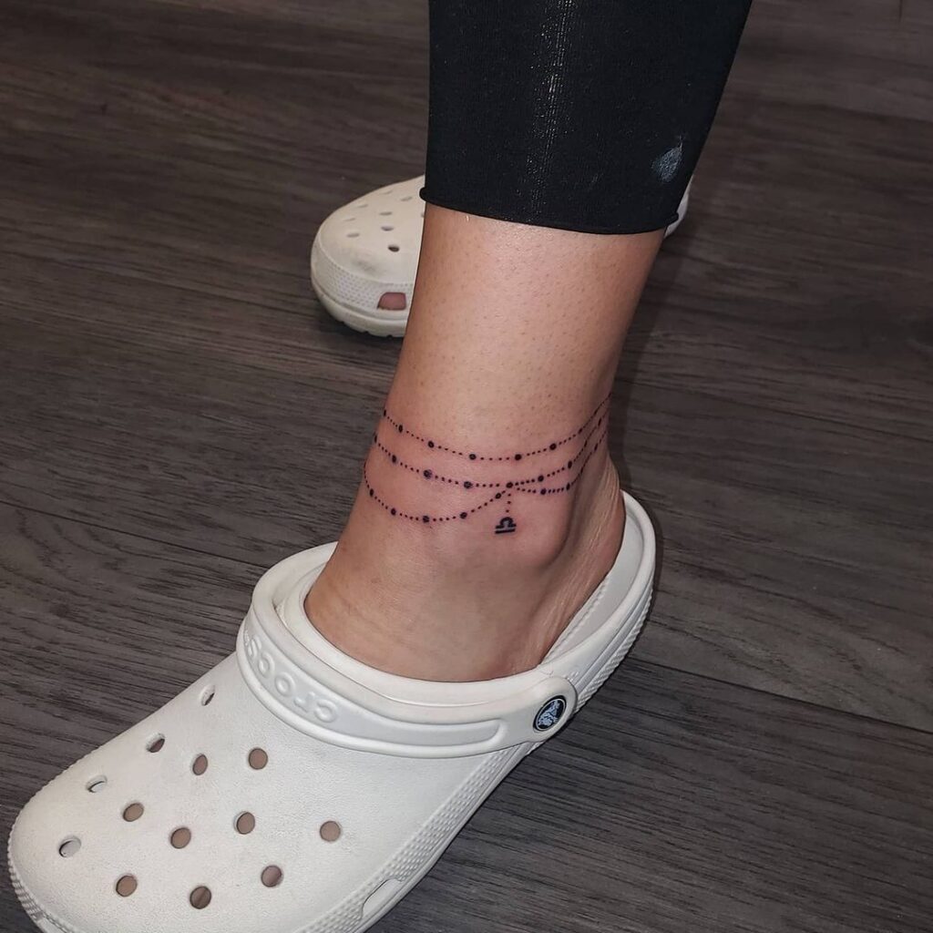 Tatuagem de tornozeleira do zodíaco Libra