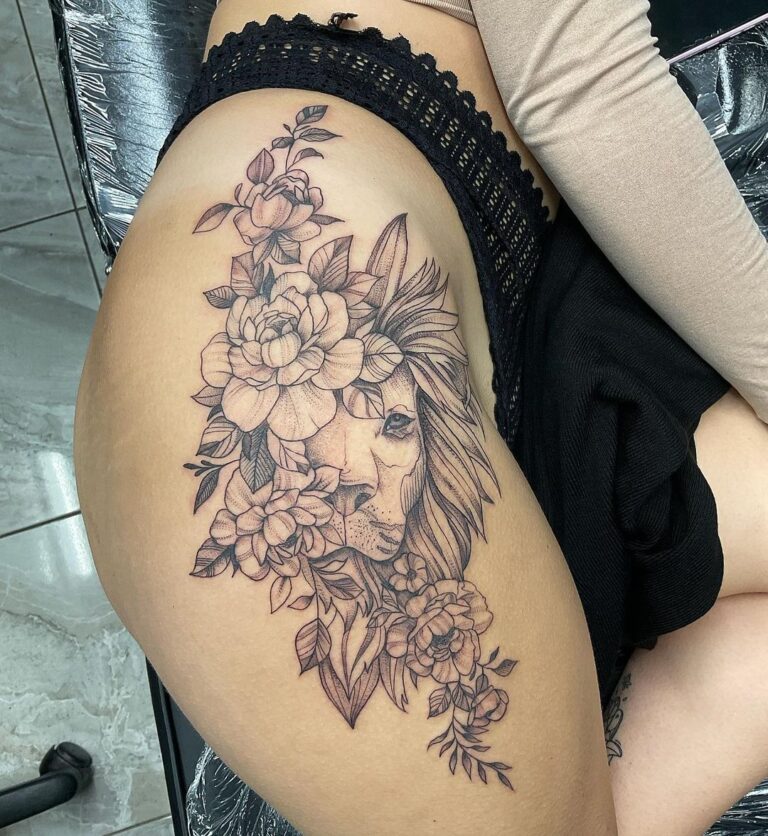  Tatuaje de león en el muslo