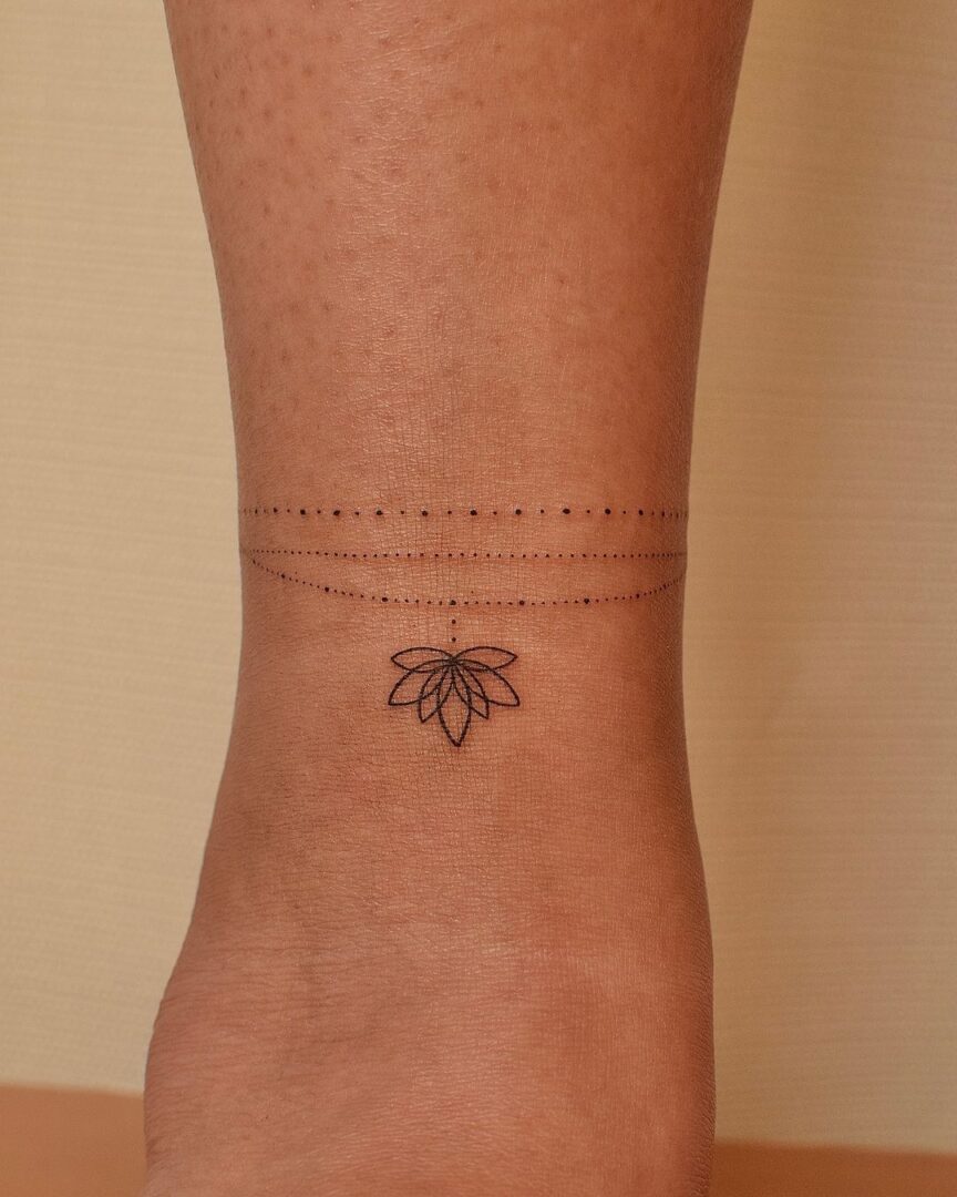 22 Charm Anklet Tattoos That Will Add Gracefulness To Every Step You Take 22-charm-anklet-tattoos-that-will-add-gracefulness-to-every-step-you-take