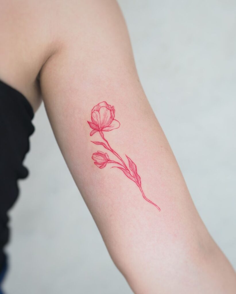 Tatuaggio con fiore di papavero