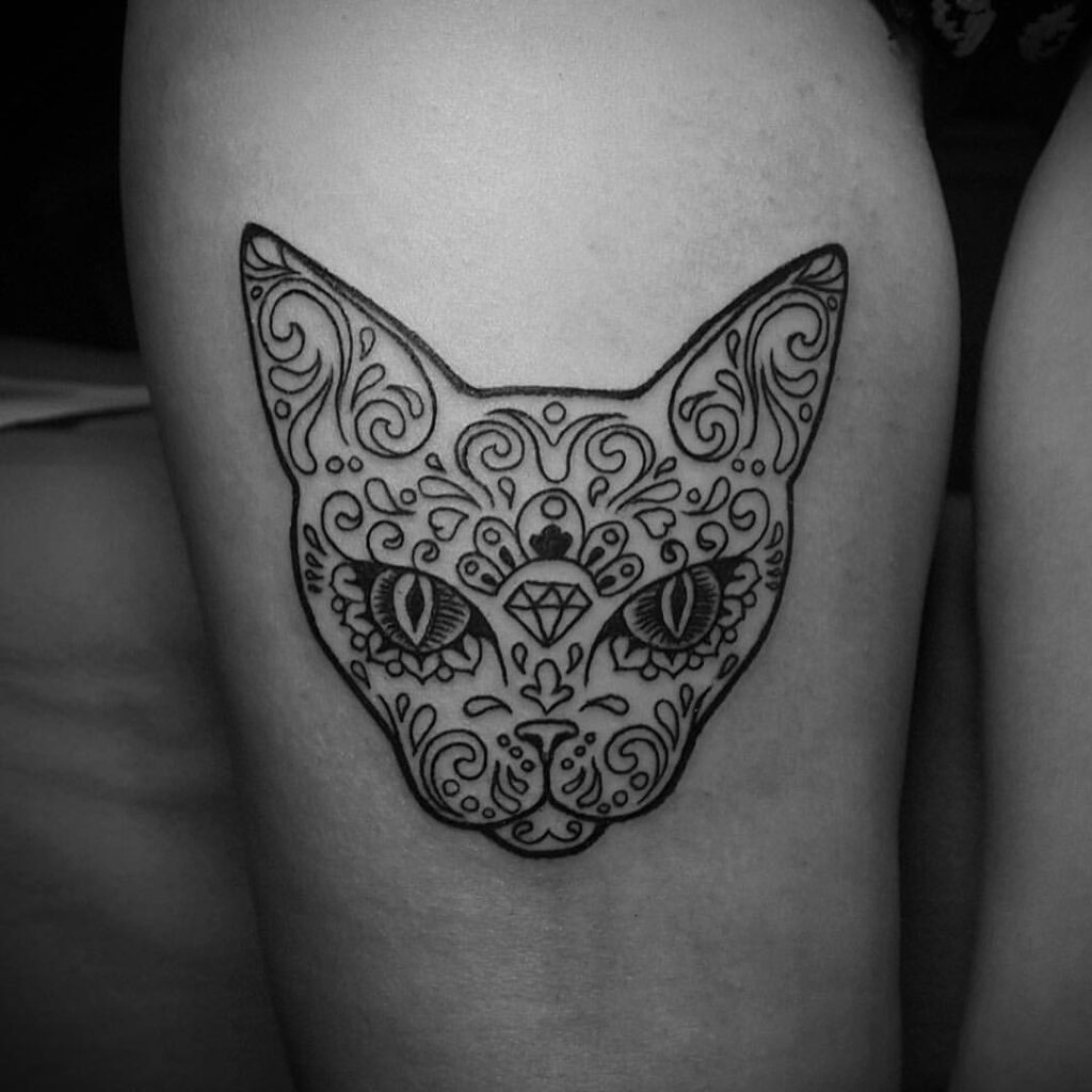 Tatuagem de gato ornamental