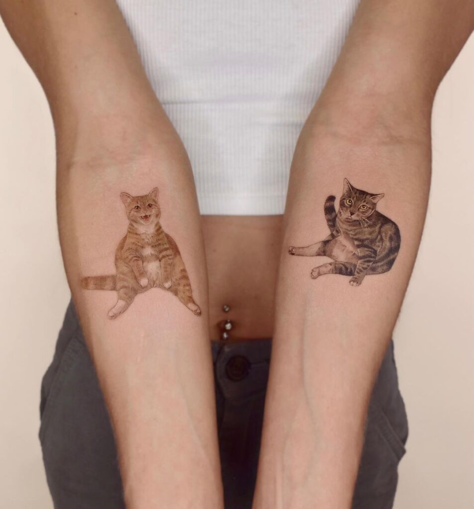 Tatuaje de un gato en el antebrazo