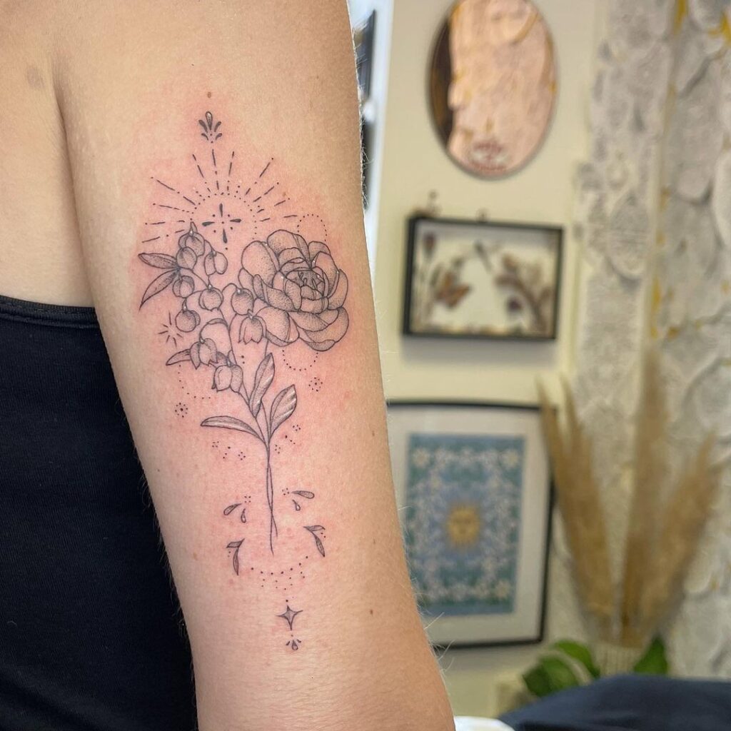 Tatuaje de flores de nacimiento