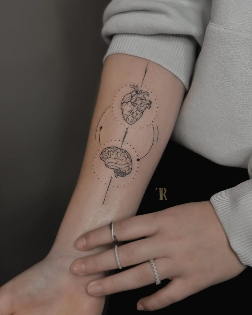 Tatuaje de corazón y cerebro