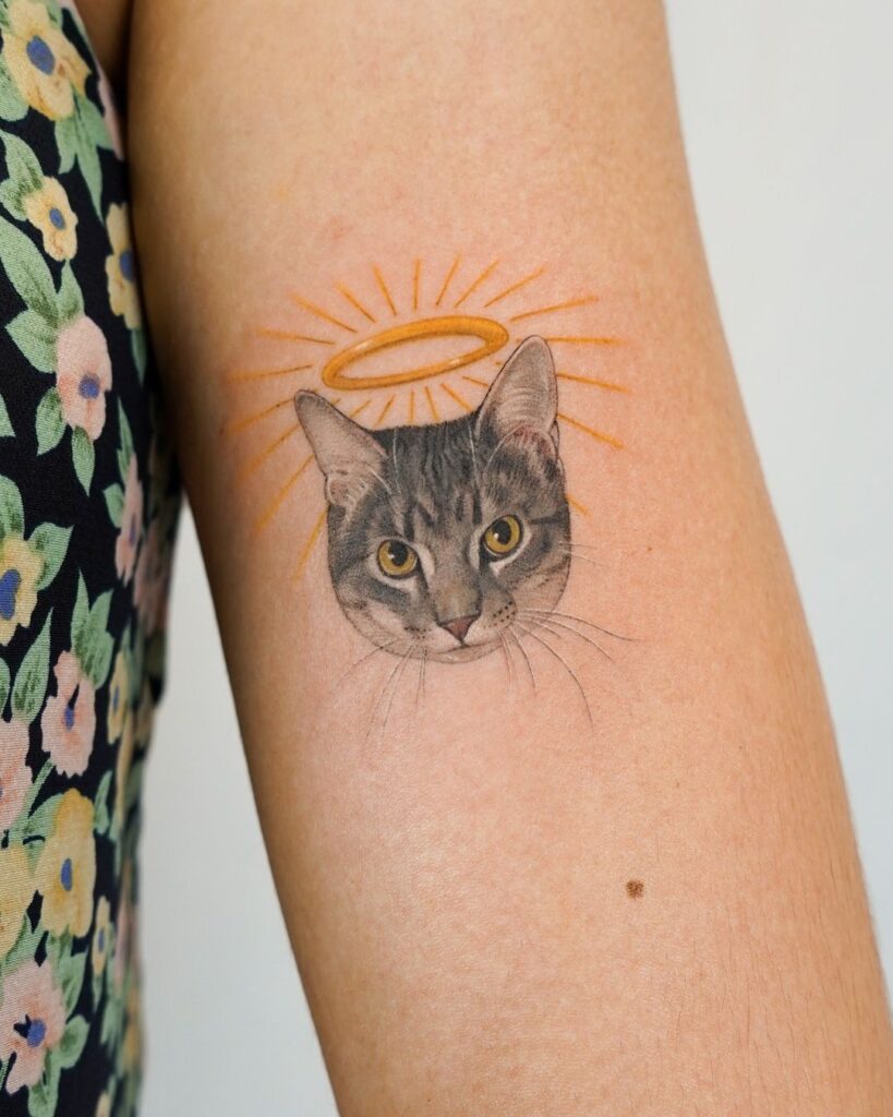 Tatuagem de gato anjo