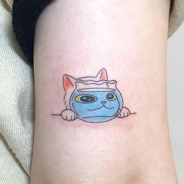 Piccolo tatuaggio divertente