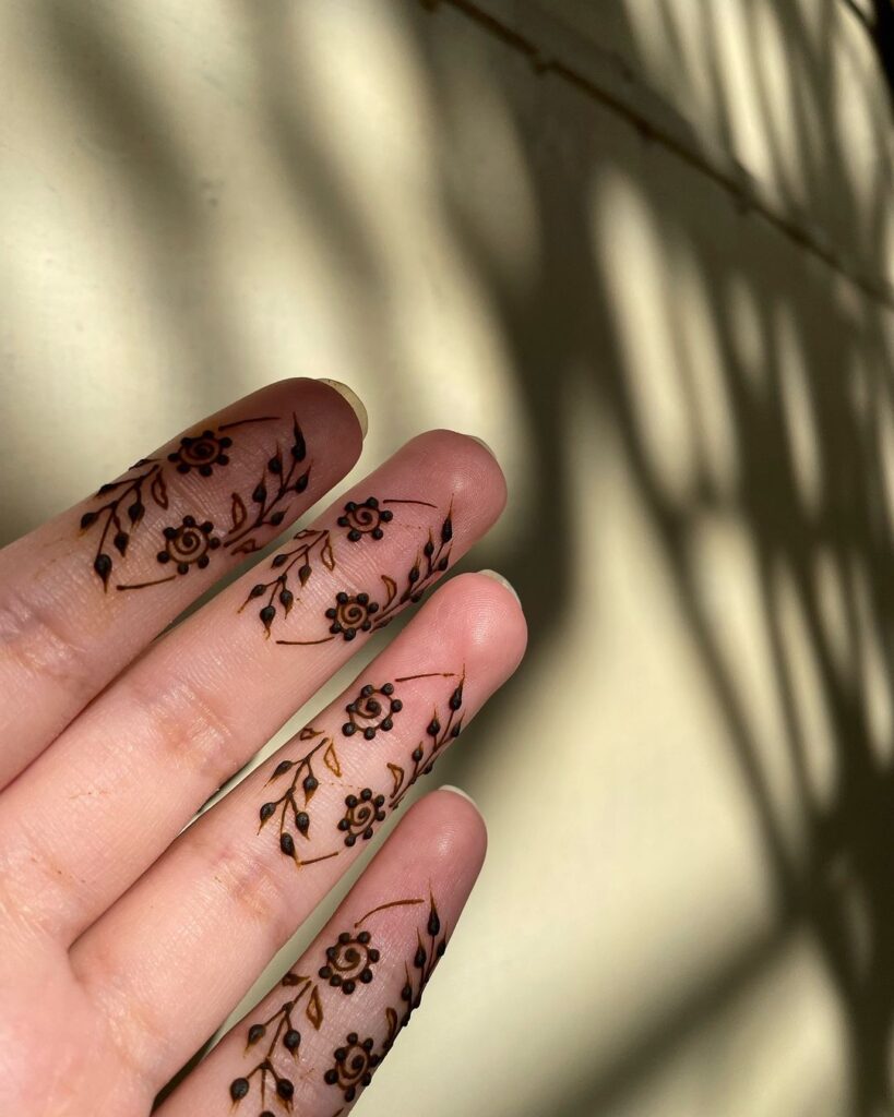 Small Henna Finger Tattoo