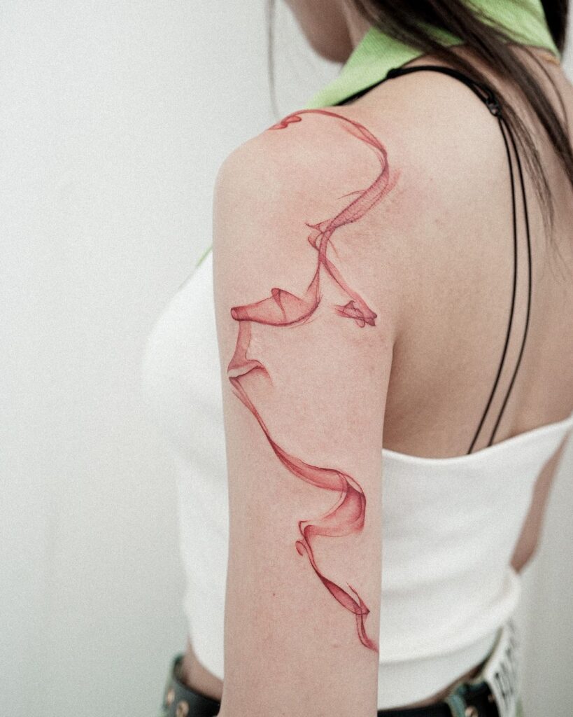 Tatuaggio astratto rosso