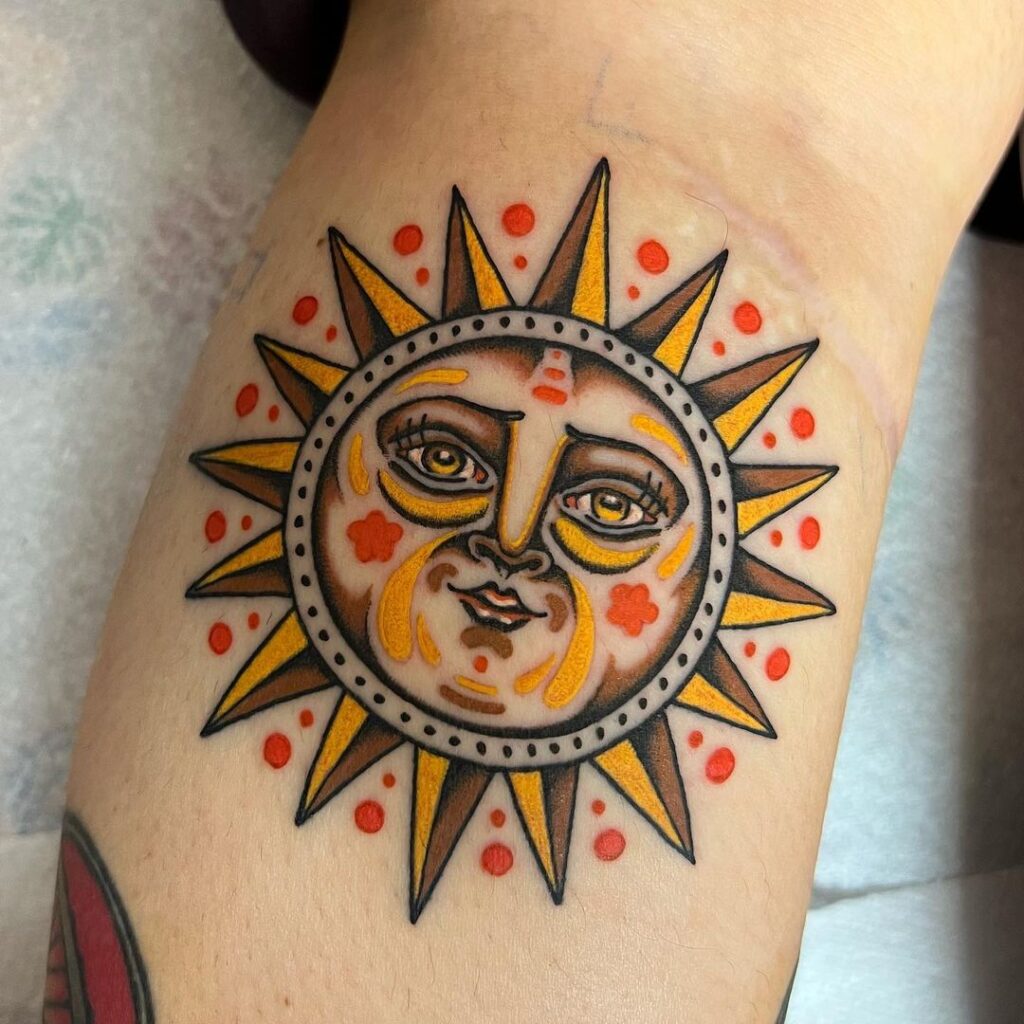 Tatuaje tradicional del sol