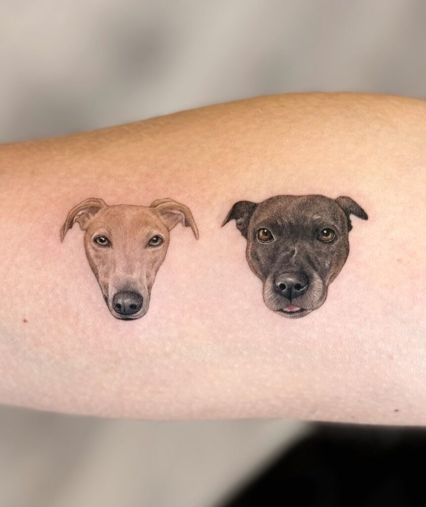 Tatuagem de braço de dois amigos peludos