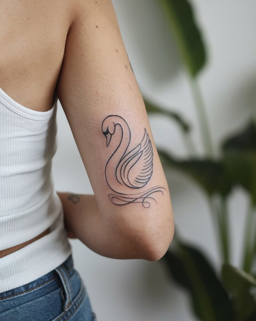 Elegante tatuaggio del cigno