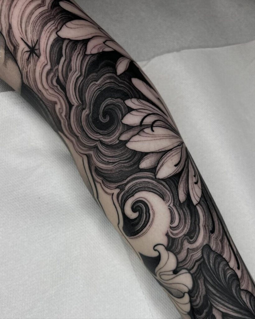 Tatuagem abstrata em preto