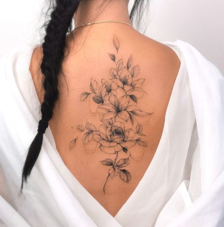 Tatuaggio del fiore sulla schiena