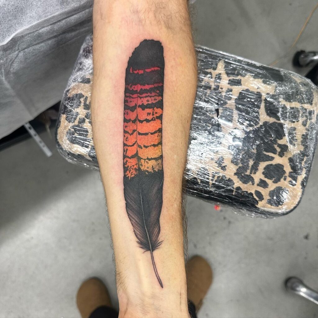 Tatuagem de penas de catatua preta