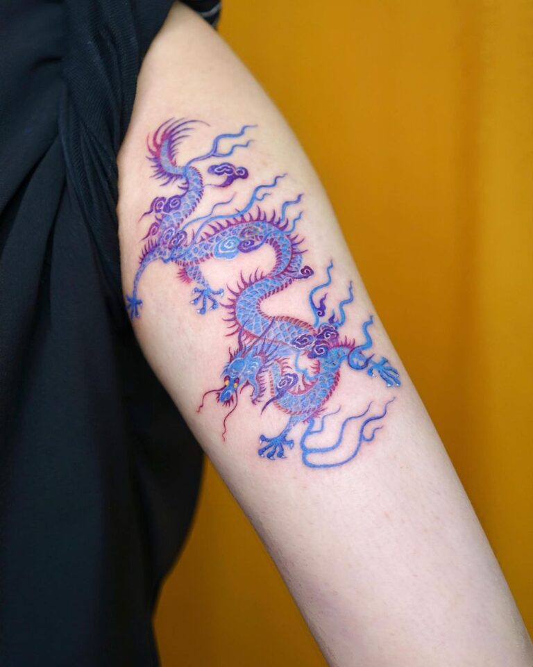 Tatuaje de dragón asiático azul