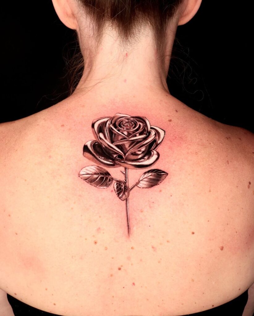 Tatuagem rosa cromada