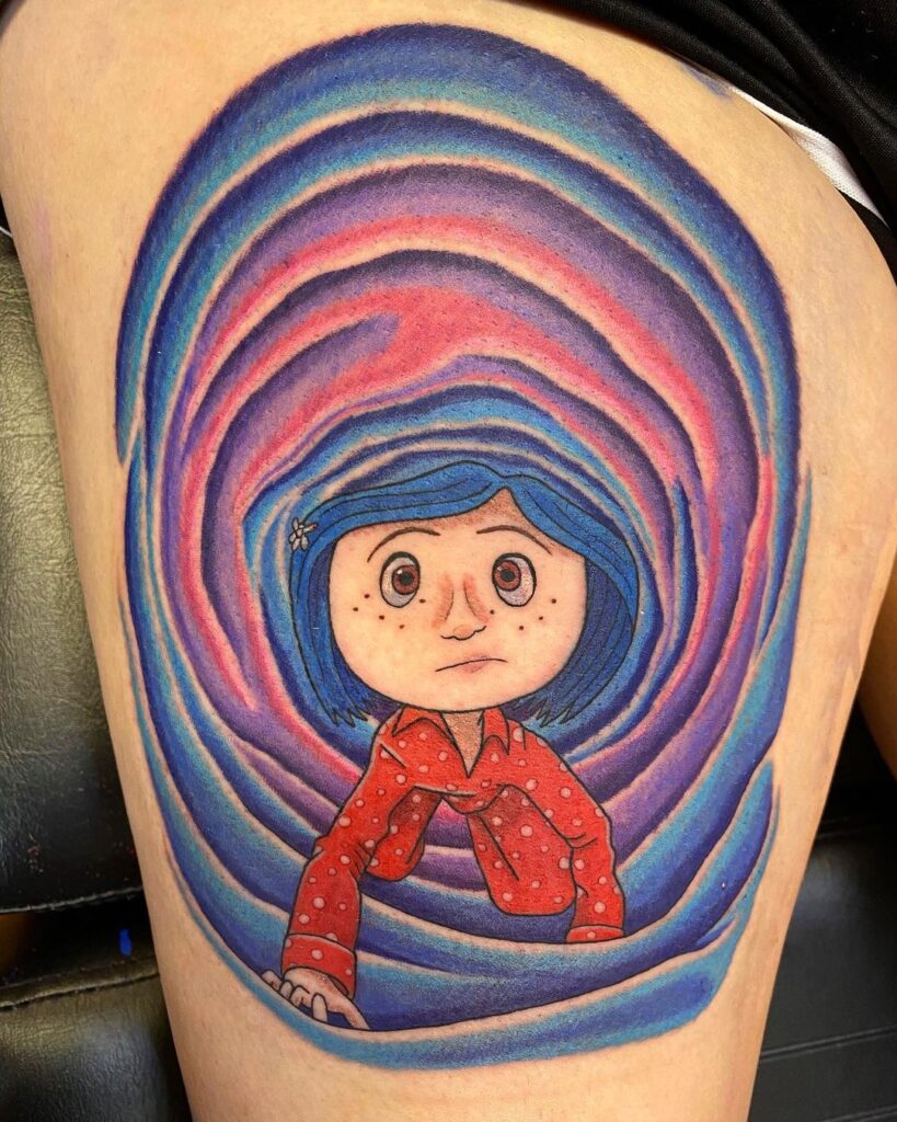 Genial tatuaje de Coraline