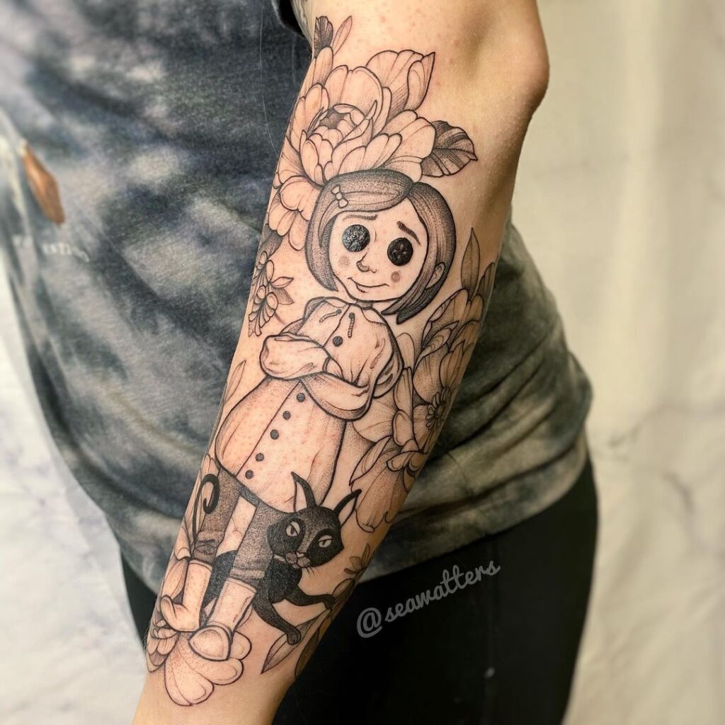 Tatuaje de Coraline y Peonías