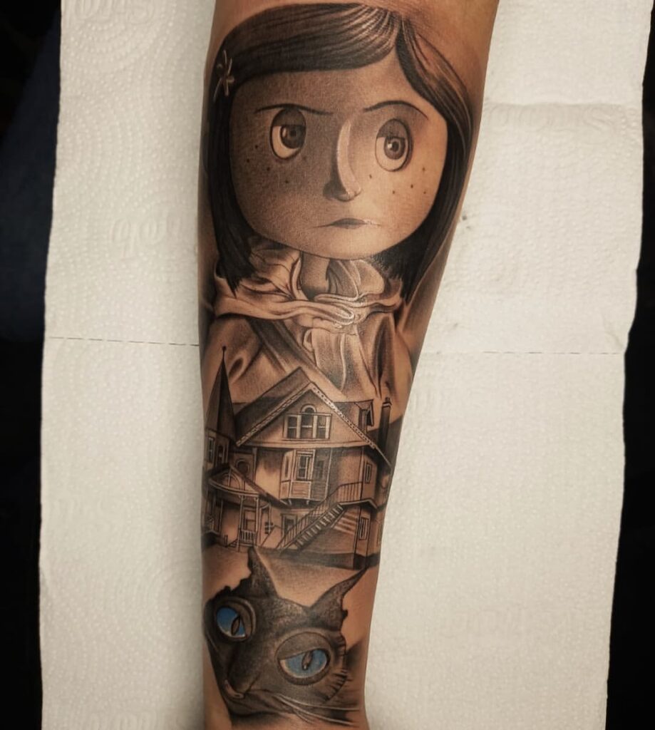 Tatuagem realista de Coraline