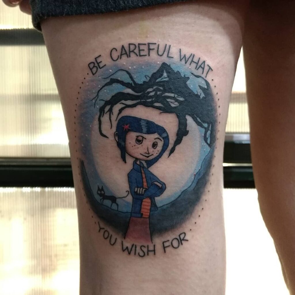 Tatuagem de Coraline com citação