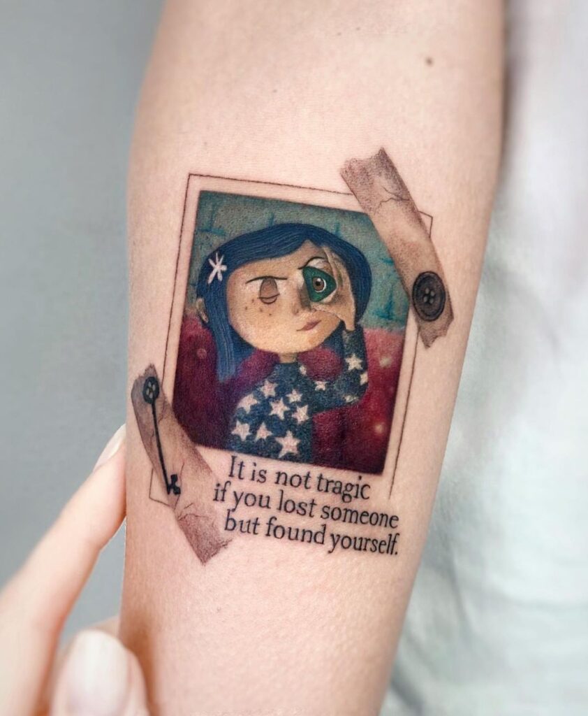 Tatuagem criativa de Coraline